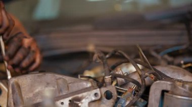 tamir dükkanı: motor araba sökülmesi