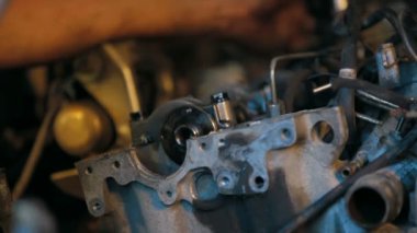 Araba tamir ediyorum. oto tamir atölyesi.