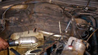 Araba tamir ediyorum. flashlighter.