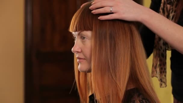 Escuela de Belleza: Peinado — Vídeos de Stock
