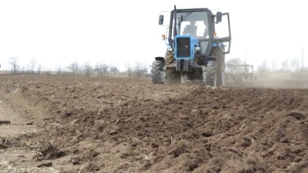 Travaux de tracteurs à la ferme — Video