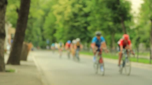 Ciclistas em movimento — Vídeo de Stock