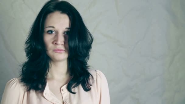 Девушка в депрессии — стоковое видео