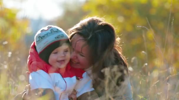 Mãe e bebê menino — Vídeo de Stock