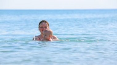 Anne ve çocuk Denizi