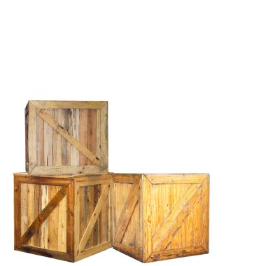 beyaz arkaplanda izole ahşap kutu