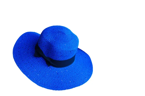 Grazioso cappello di paglia con su sfondo bianco — Foto Stock
