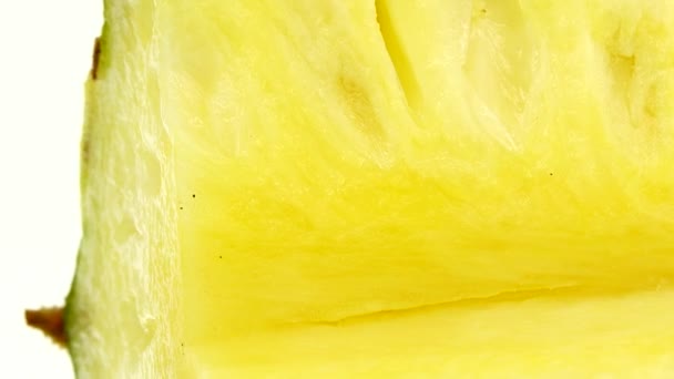 Ananas Skivade Bitar Läcker Ananas Frukt Tropisk Mat Rotera Isolerad — Stockvideo
