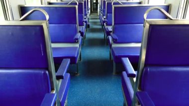 4K İçişleri eski antrenör treni. Tren vagonu içeride. Yolcuların yokluğu