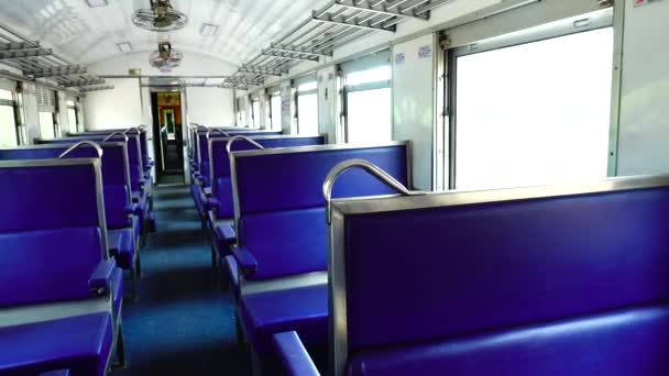 Wnętrze Starego Pociągu Autokarowego Pociąg Jest Środku Nieobecność Pasażerów Podróżujących — Wideo stockowe