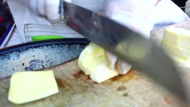 4K, Bangkok Tayland 'ı satmak için markette tatlı patates kesti. 
