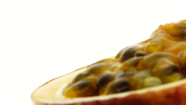 Cross Section Puple Passion Fruit Macro Shot Sliced Fresh Exotic — Stok Video