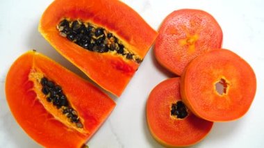 4K Papaya, yıldız meyvesi, organik meyve, tatlı ve ekşi, granitle kesilmiş.