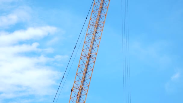 Large Construction Site Several Busy Cranes Dusk Clear Blue Sky — Vídeo de Stock