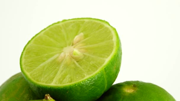 Yeşil Limonun Dönüşü Üst Manzara 360 Derece Döndürme Limonu Kesme — Stok video