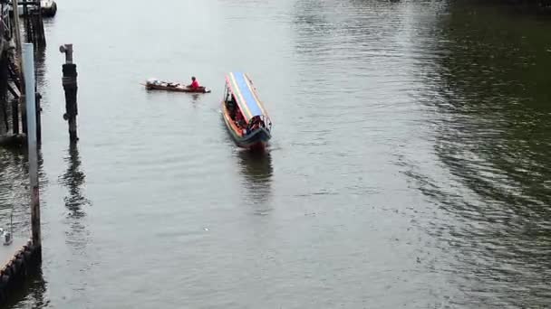 Pohled Turisté Dlouhé Ocas Lodi Boatman Bangkok Noi Canal Klobouk — Stock video