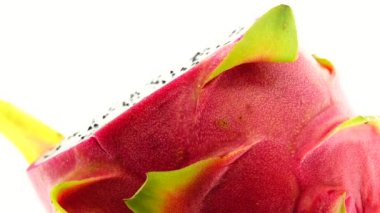 4K Dragon meyvesi kesimi beyaz arka goind izole