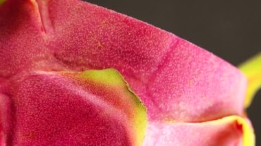 4K Dragon meyvesi beyaz arka planda izole edilmiş.