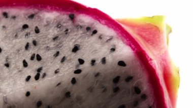 4K Dragon meyvesi beyaz arka planda izole edilmiş.