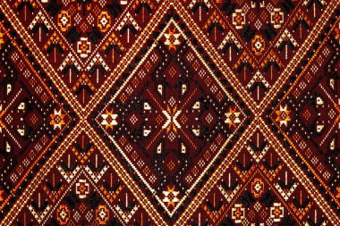  Kimyasal ücretsiz 60 yıldan daha eski renkli Tay Perulu stil halı yüzey eski vintage yırtık koruma Made doğal malzemelerden elişi yakın çekim.