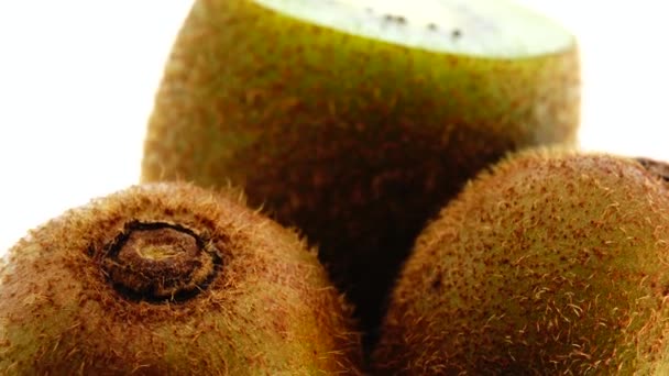 Kiwi Fruit Heap Sliced Whole Kiwi Fruit Close Rotating — Stok Video