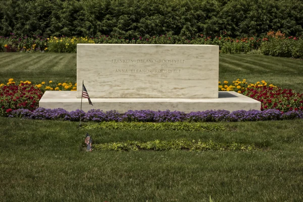 フランクリンそしてエレノア ・ ルーズベルトの墓 — ストック写真