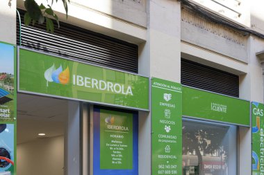 VALENCIA, İspanya - OCTUBRE 05, 2021: Iberdrola İspanya merkezli çok uluslu elektrik şirketi..