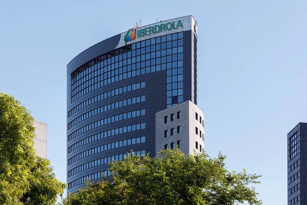 VALENCIA, İspanya - OCTUBRE 05, 2021: Iberdrola İspanya merkezli çok uluslu elektrik şirketi..