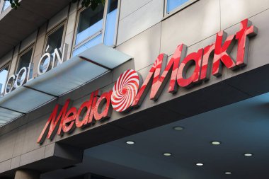 VALENCIA, İspanya - Ekim 07, 2021: Medya Markt tüketici elektroniği satan çok uluslu bir Alman mağaza zinciri.