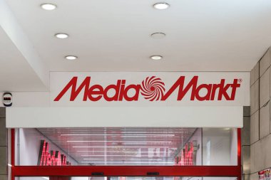 VALENCIA, İspanya - Ekim 07, 2021: Medya Markt tüketici elektroniği satan çok uluslu bir Alman mağaza zinciri.
