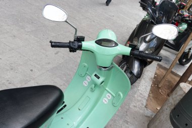 VALENCIA, İSPA - 14 Ekim 2021 Elektrikli motosiklet paylaşım sistemi. Yego Şirketi