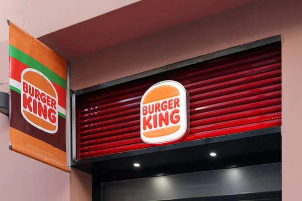VALENCIA, İspanya - 26 Ekim 2021: Burger King, Amerika Birleşik Devletleri 'nin çok uluslu fast food restoranlar zinciri.
