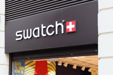 VALENCIA, İspanya - 26 Ekim 2021: Swatch 1983 yılında kurulan İsviçreli saat imalatçısıdır.