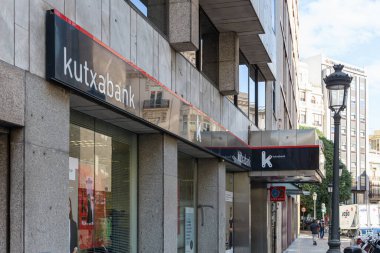VALENCIA, İspanya - 15 Kasım 2021 Kutxabank, İspanya 'nın Bilbao şehrinde kurulmuş bir bankadır.