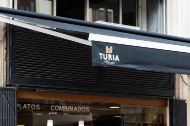 VALENCIA, İspanya - 19 Kasım 2021 Turia İspanya 'nın Valencia şehrinde üretilen bir marzen birasıdır.