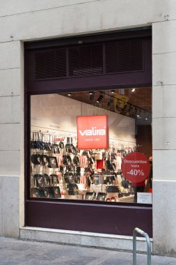 VALENCIA, İspanya - 19 Kasım 2021: Valira, İspanya 'nın Reus şehrinde kurulmuş bir mutfak gereçleri markasıdır.