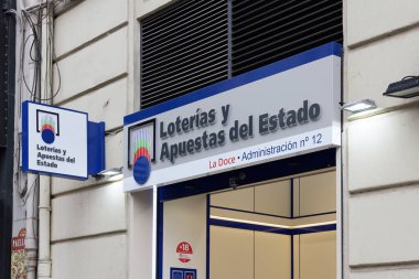 VALENCIA, İspanya - 10 Kasım 2021: Loterias y Apuestas del Estado İspanya 'da her türlü piyango işletme ve pazarlamasından sorumludur