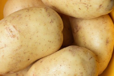 Arka planda patates yığını var. Yiyecek dokusu