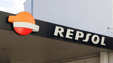 VALENCIA, İspanya - 09 Aralık 2021 Repsol, Madrid merkezli bir İspanyol enerji ve petrokimya şirketidir.