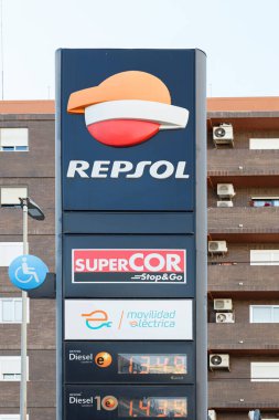 VALENCIA, İspanya - 09 Aralık 2021 Repsol, Madrid merkezli bir İspanyol enerji ve petrokimya şirketidir.