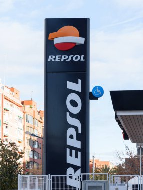VALENCIA, İspanya - 09 Aralık 2021 Repsol, Madrid merkezli bir İspanyol enerji ve petrokimya şirketidir.