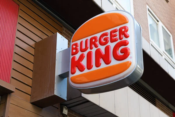 VALENCIA, İSPA - 09 Aralık 2021: Burger King, Amerika Birleşik Devletleri 'nin çok uluslu fast food restoranlar zinciri.
