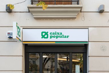 VALENCIA, İspanya - 15 Aralık 2021 Caixa Popular, Valencia merkezli bir İspanyol bankasıdır.