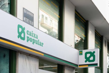 VALENCIA, İspanya - 15 Aralık 2021 Caixa Popular, Valencia merkezli bir İspanyol bankasıdır.