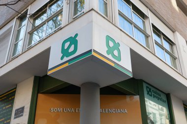 VALENCIA, İspanya - 15 Aralık 2021 Caixa Popular, Valencia merkezli bir İspanyol bankasıdır.