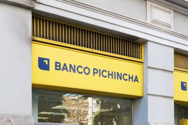 VALENCIA, İspanya - 15 Aralık 2021: Banco Pichincha Ekvador 'daki en büyük özel bankadır