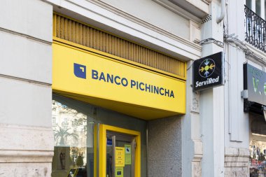 VALENCIA, İspanya - 15 Aralık 2021: Banco Pichincha Ekvador 'daki en büyük özel bankadır