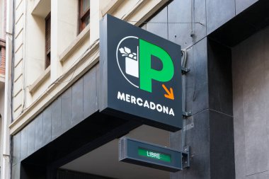 VALENCIA, İSPA - 20 ARALIK 2021 Mercadona, İspanyol süpermarket zinciri.
