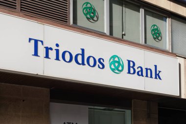 VALENCIA, İSPA - 20 Aralık 2021: Triodos, Hollanda merkezli ve Avrupa 'da çeşitli ülkelerde şubeleri bulunan bir etik banka.