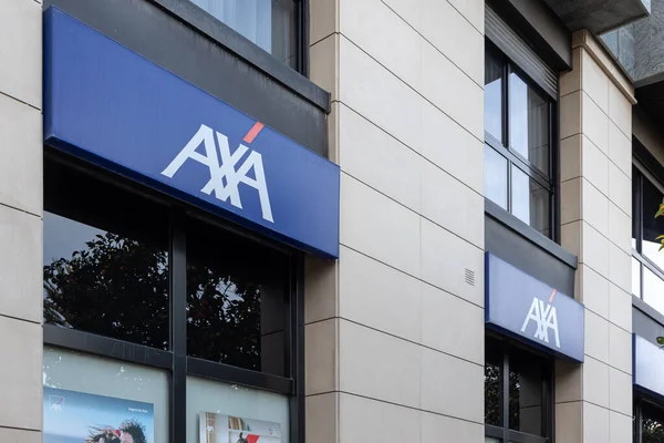 VALENCIA, İSPA - 20 ARALIK 2021 Axa, Fransız çokuluslu sigorta şirketi.